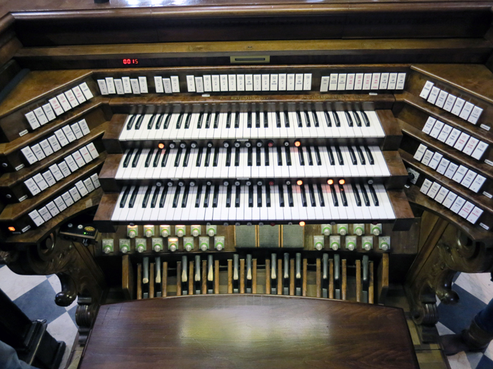 the 4000 pipes organ
